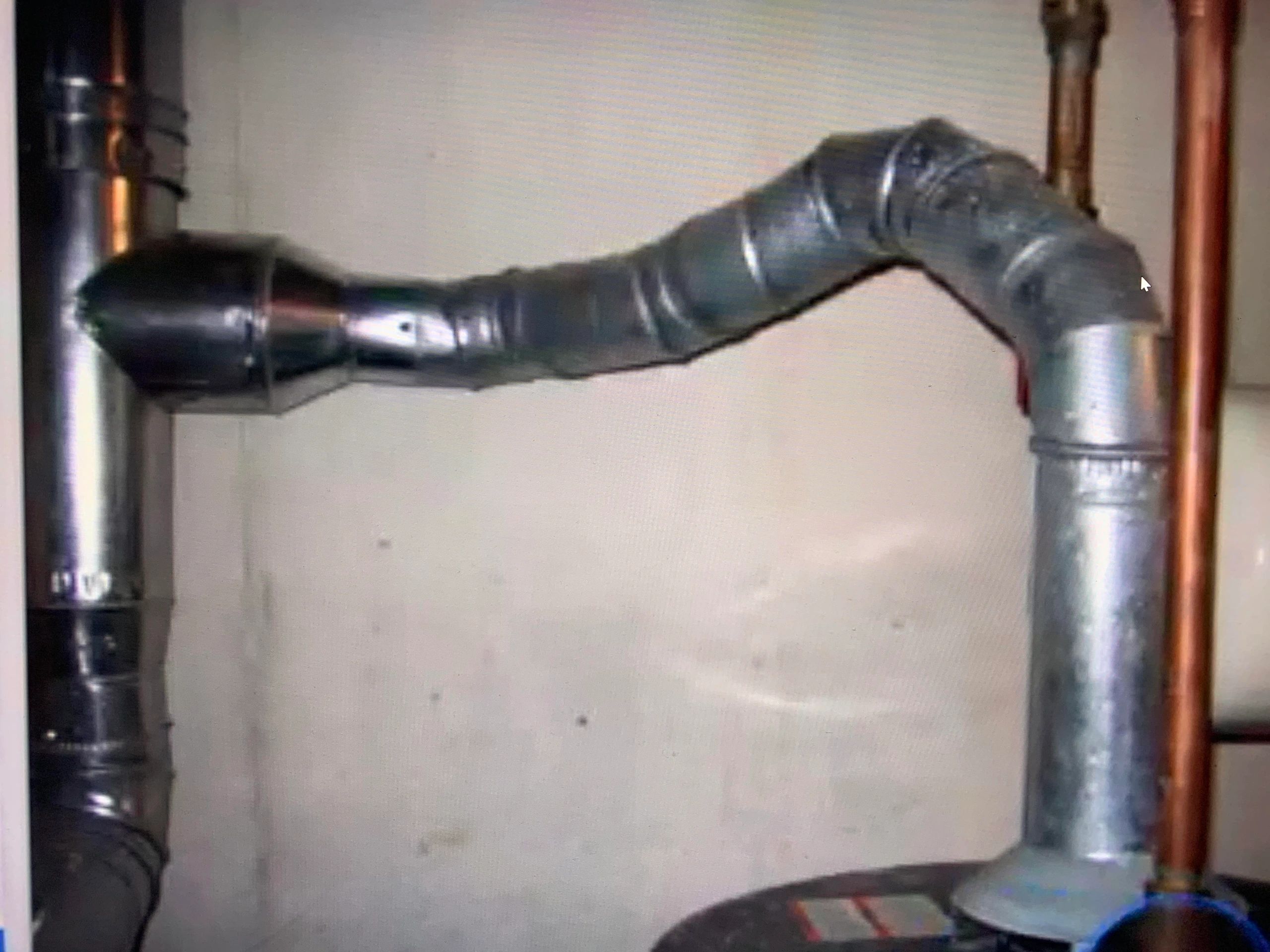 Improper flue pipe installation on Natural Gas Water Heater